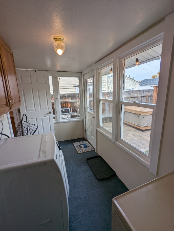 Building Photo - 1033 12th Ave