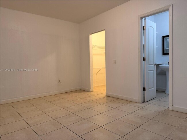 Building Photo - 2412 NW 34th St