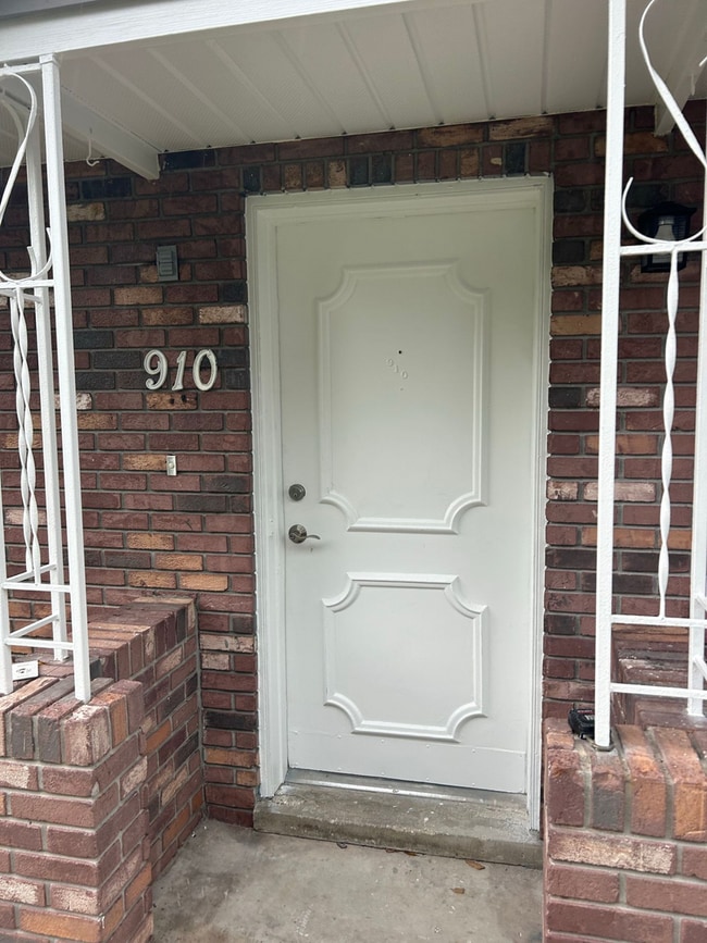 Building Photo - Central Lakeland Duplex