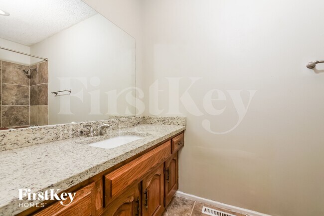 Building Photo - 14000 S Tomahawk Dr