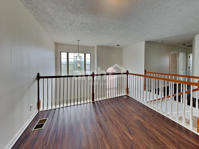 Building Photo - 120 Rose Garden Ln