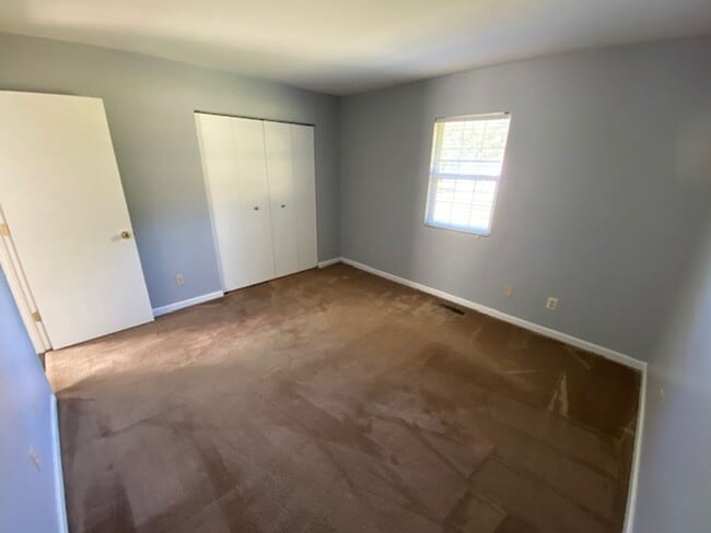 Building Photo - Rural & Adorable Rancher for Rent on large lot!