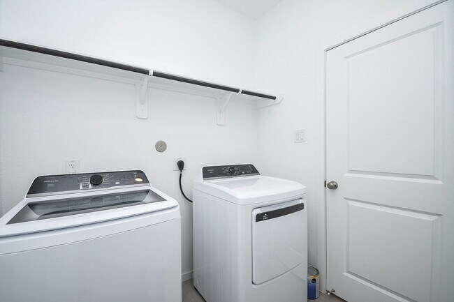 Building Photo - 6319 Seafoam Lake Dr