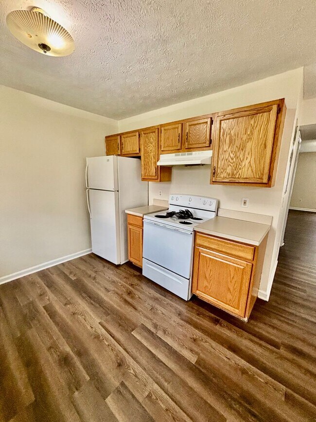 Building Photo - 2 Bedroom Townhouse in Richmond!