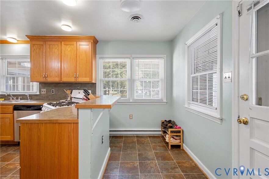 Building Photo - 1871 Pender Ave