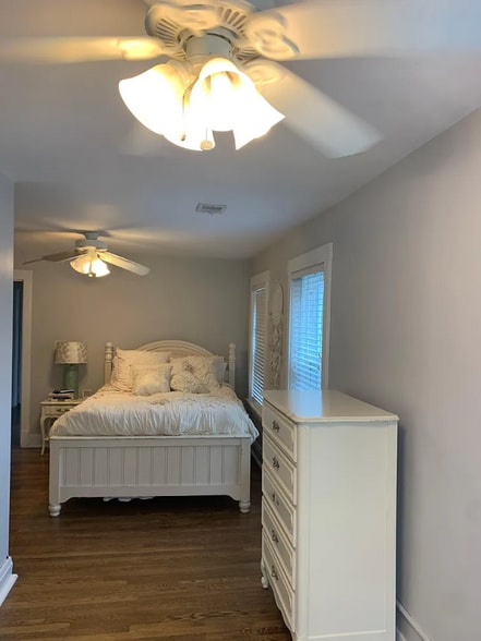 Building Photo - 4508 J C Nichols Pkwy