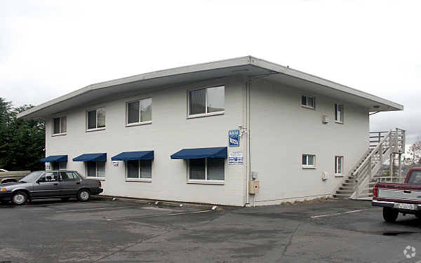 Primary Photo - Moss Bay Apartments