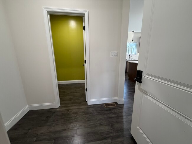 Building Photo - 156 Far Meadow Dr