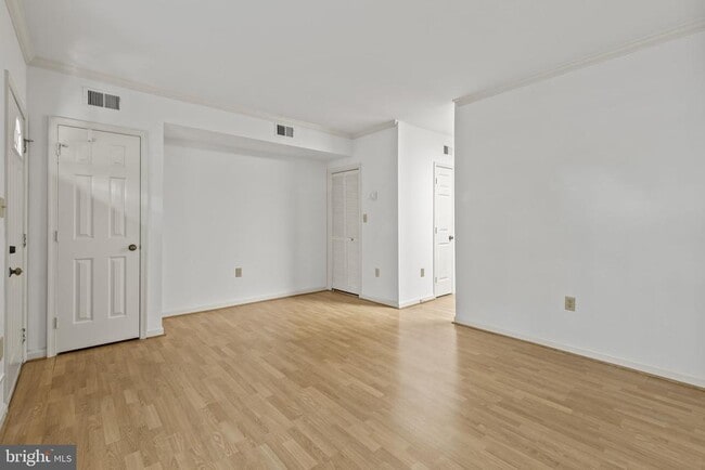 Building Photo - 2506 Fairfax Dr
