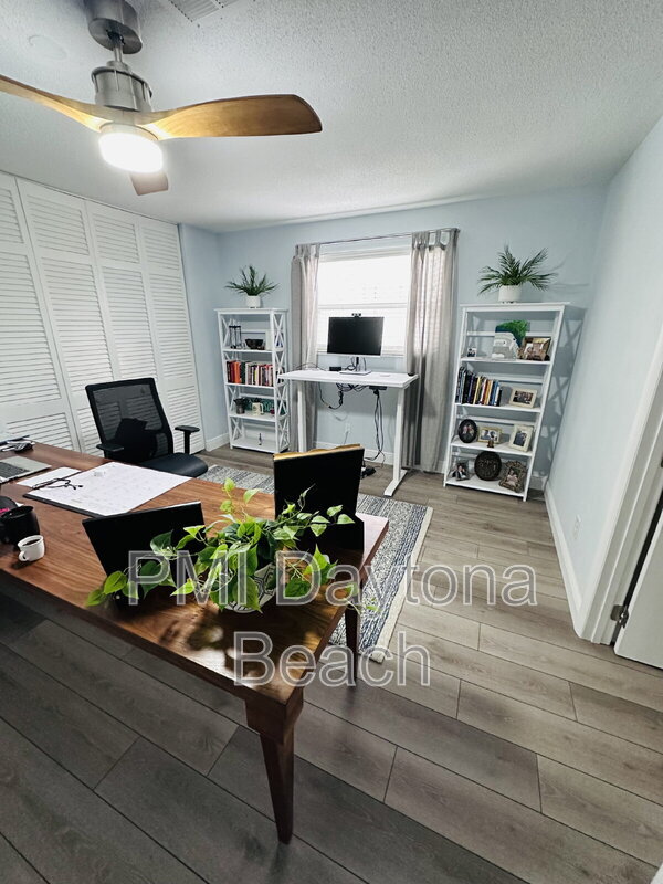 Building Photo - 2563 S Peninsula Dr