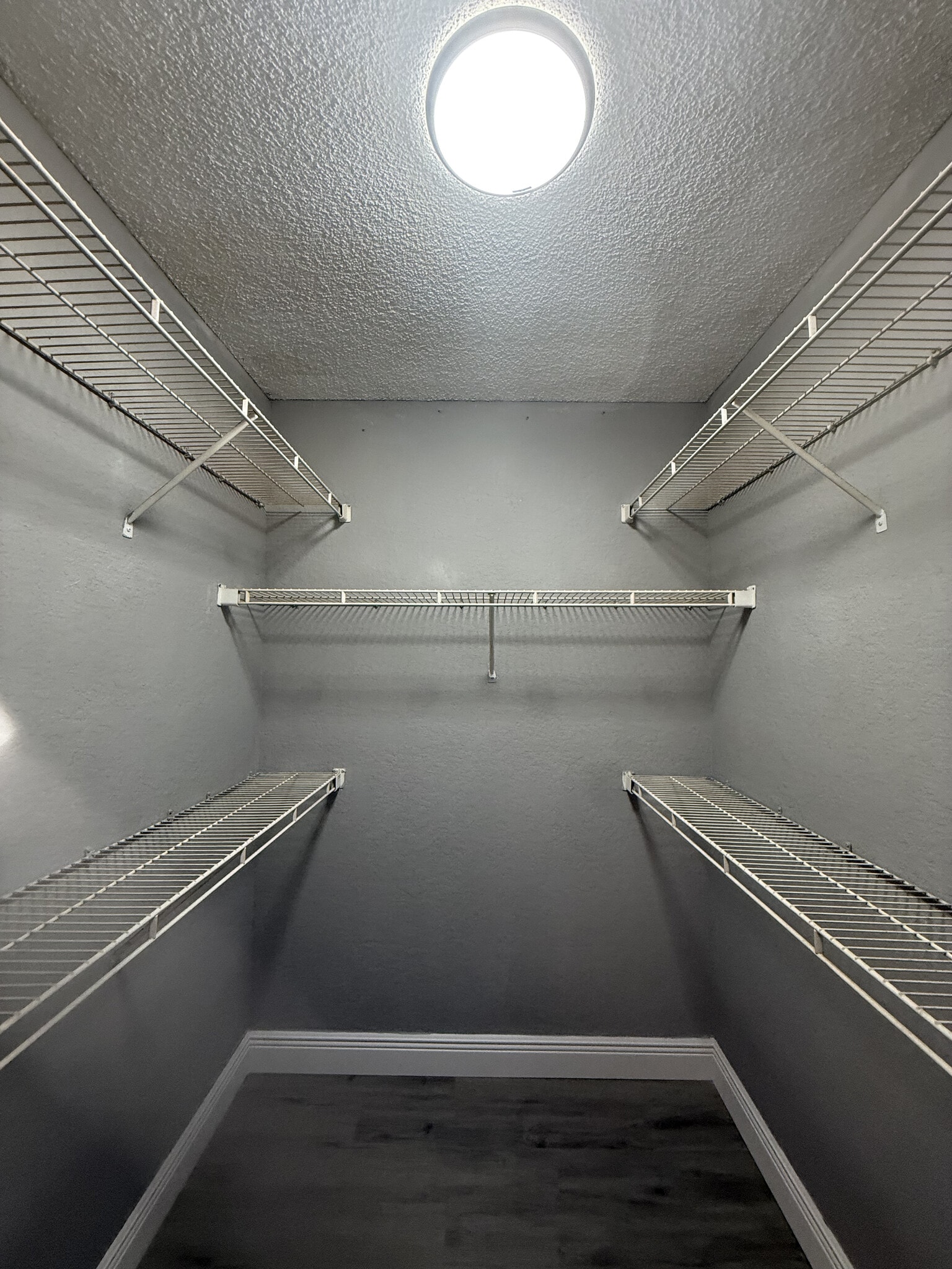 Building Photo - 2881 N Oakland Forest Dr