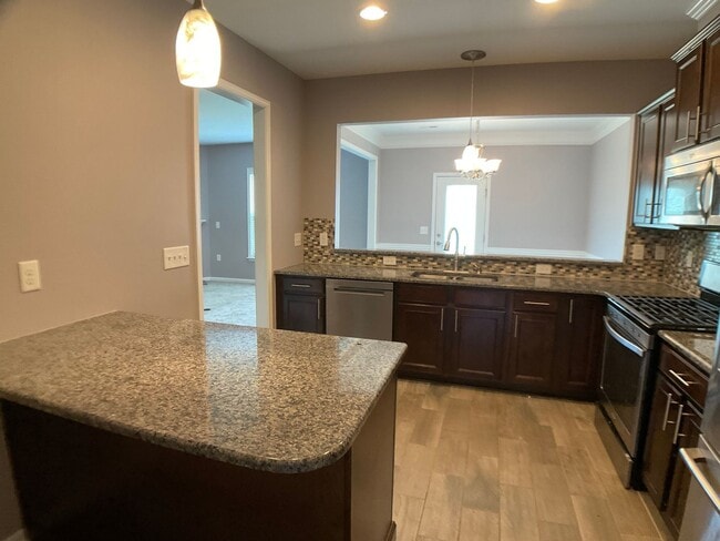 Building Photo - Gorgeous Townhome in Brier Crossings!