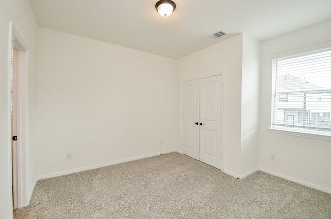 Building Photo - 130 W Coralburst Lp