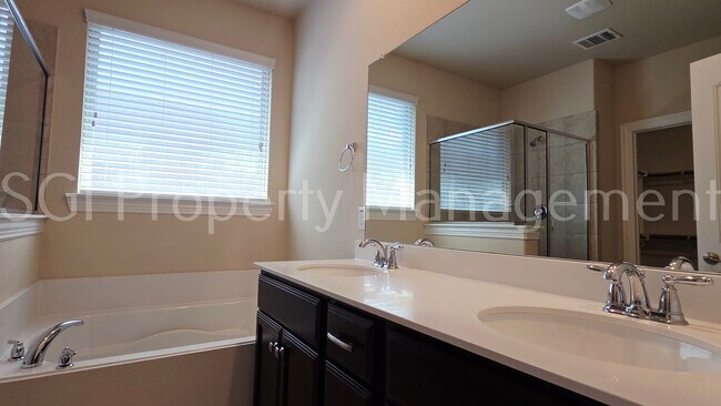 Building Photo - 3608 Bastrop St