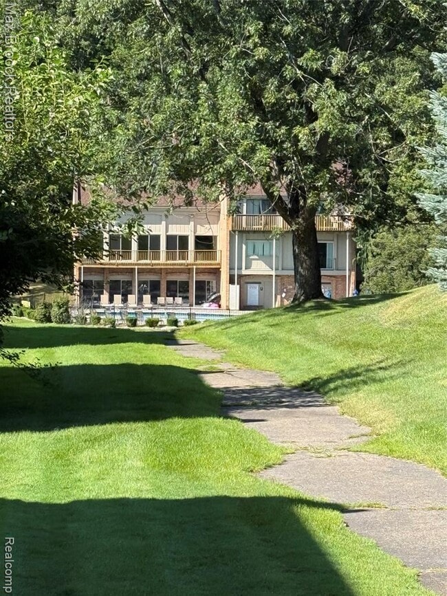 Building Photo - 3028 Moon Lake Dr