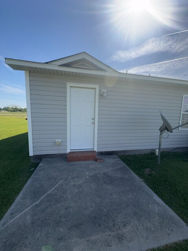 Building Photo - 204 Angus Ln