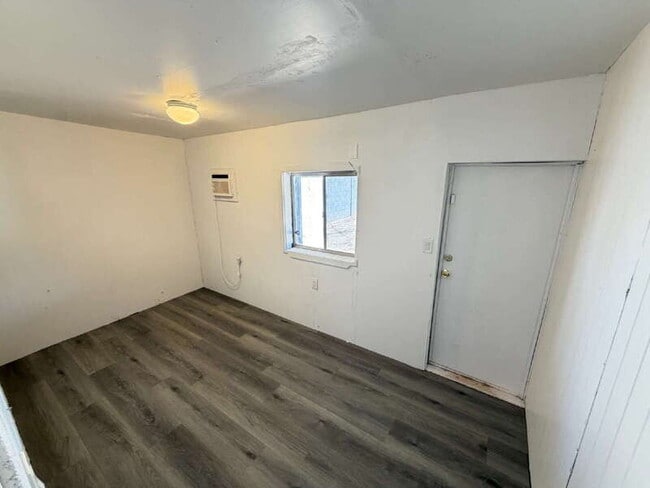Building Photo - 352 W Roosevelt Ave