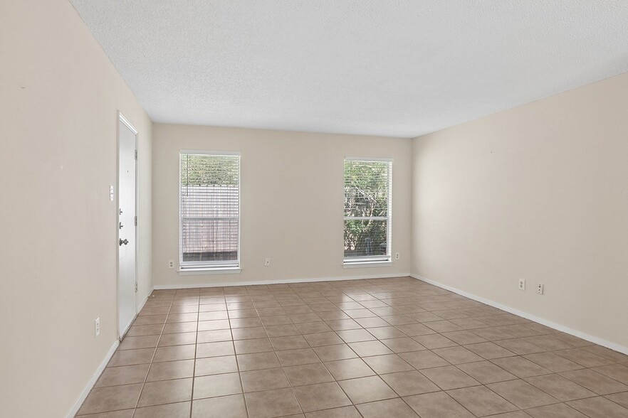 Building Photo - 3114 Plantation Rd