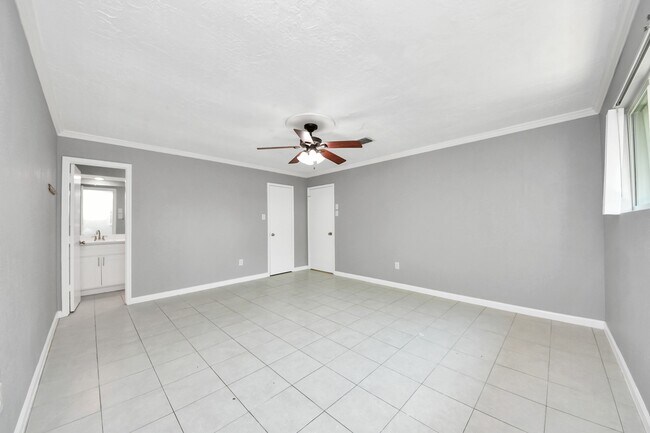 Building Photo - 10707 Shannon Hills Dr