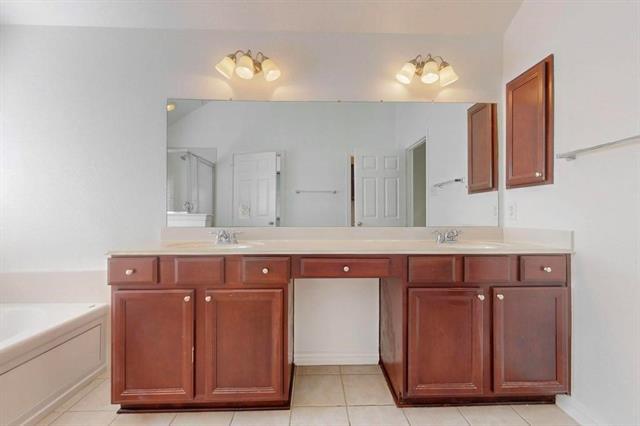 Building Photo - 1720 Bluebird Dr