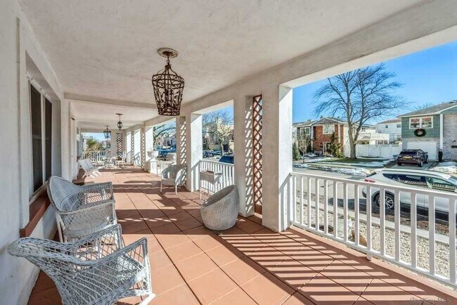 Building Photo - 161 W Beech St