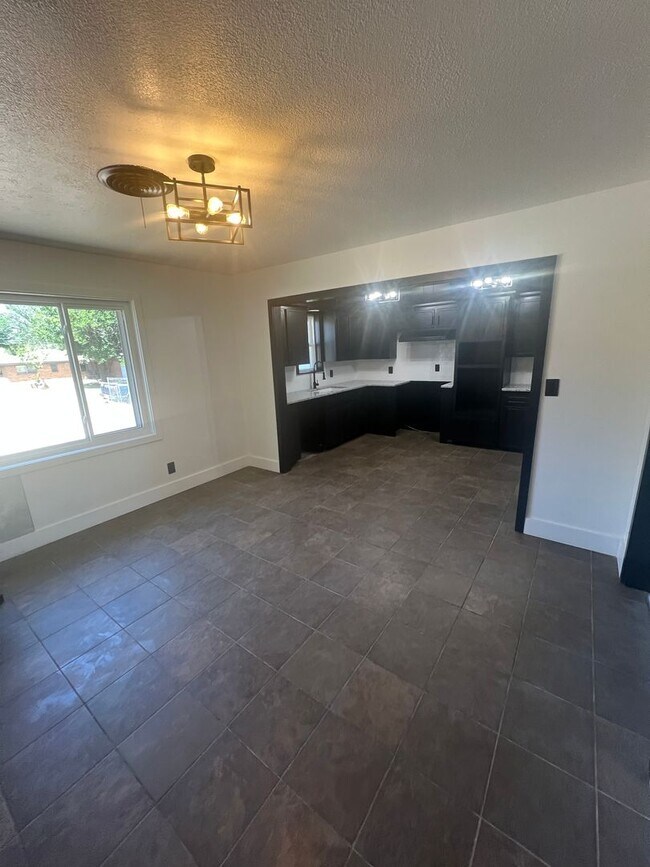 Building Photo - 4 Bed 3 bath remodeled home