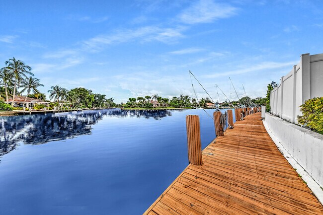 Building Photo - 120 Cypress Club Dr