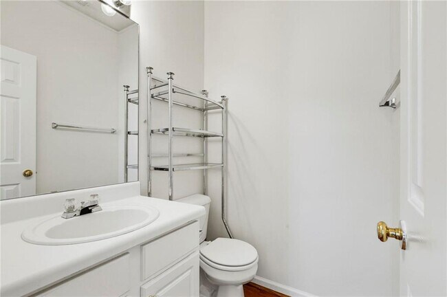 Building Photo - 490 Chippenham Ct