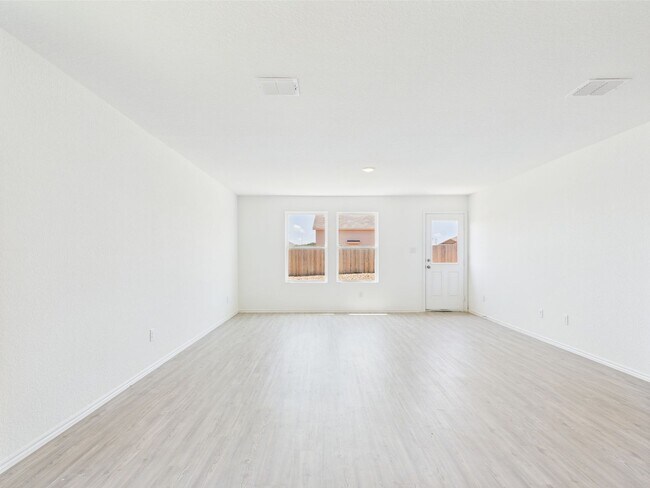 Building Photo - Comfortable and Functional 3 Bedroom, 2 Bathroom Home