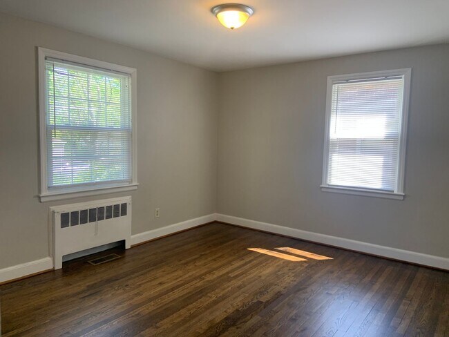 Building Photo - Kirkwood 2 BR convenient to shopping