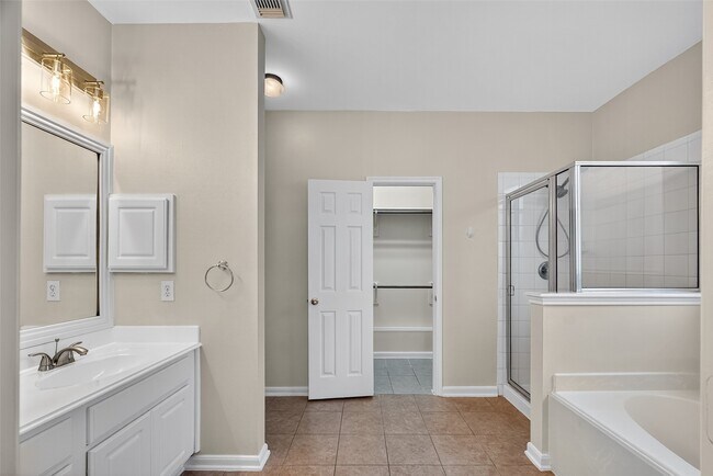 Building Photo - 2711 Shallow Falls Ct