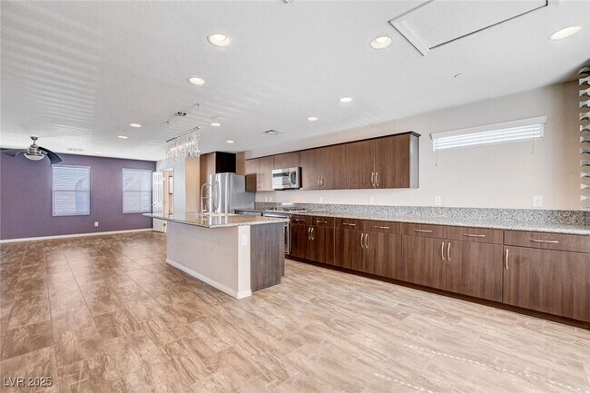 Building Photo - 9050 W Tropicana Ave
