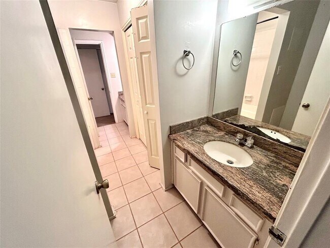 Building Photo - 10639 Sandpiper Dr