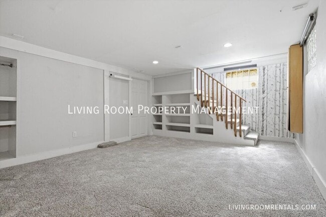 Building Photo - 2614 NE 33rd Ave
