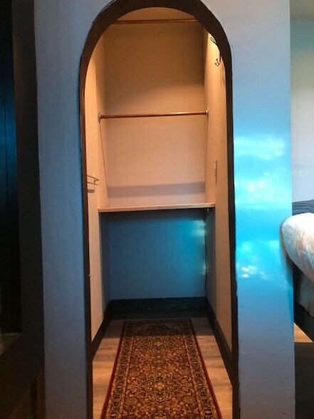 closet space - 870 W 19th St