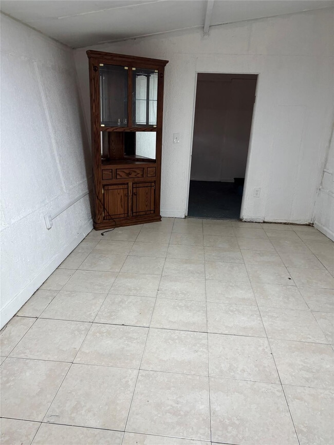 Building Photo - 8556 Berkley Dr