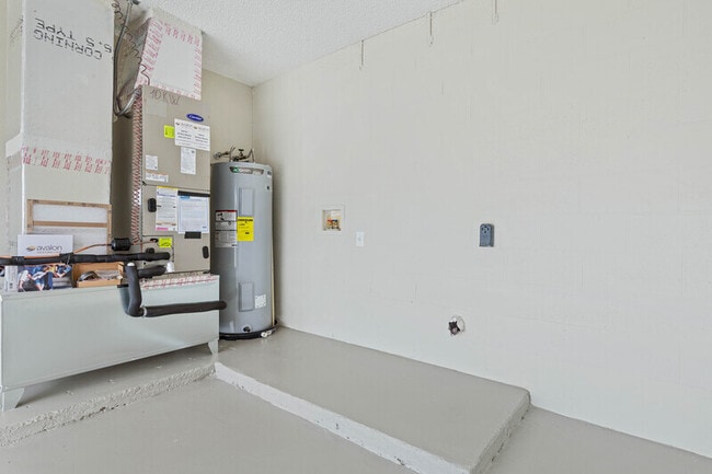 Building Photo - 34 Reybury Ln