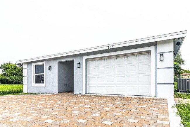 Building Photo - 163 W Blue Heron Blvd