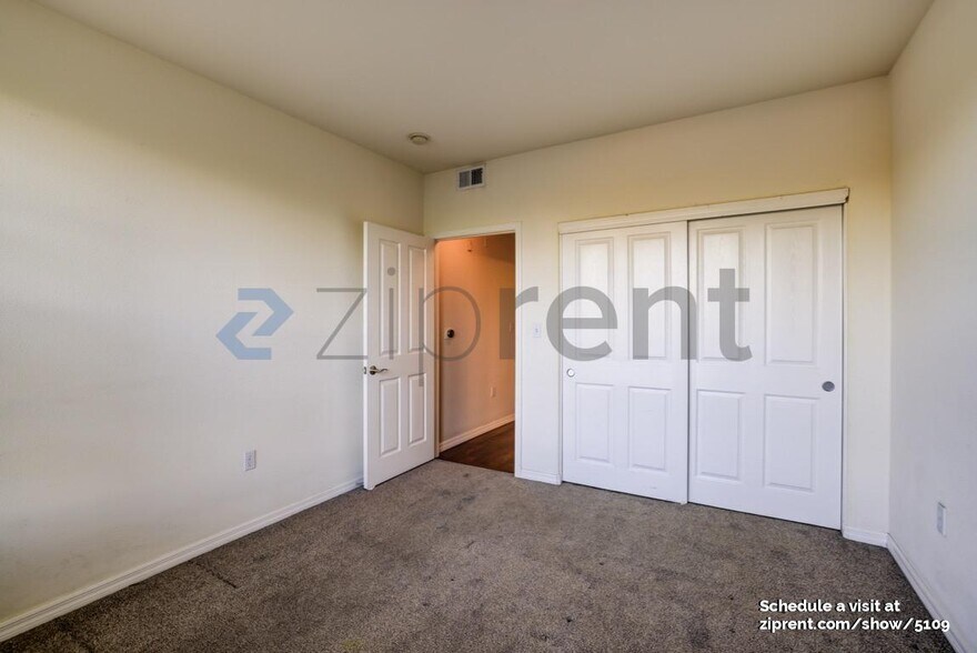 Building Photo - Unit 222