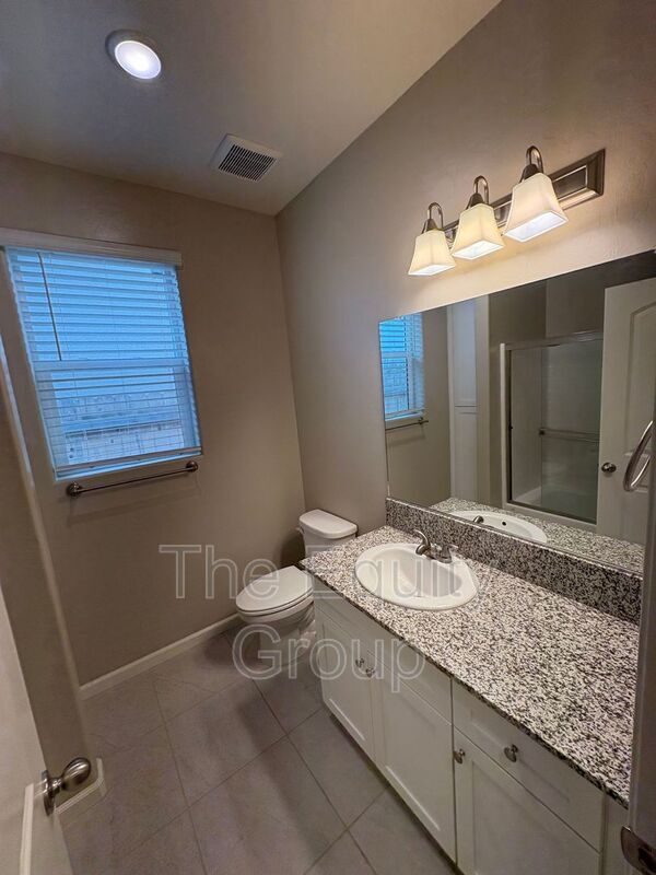 Building Photo - 4526 W Flagstaff Ave