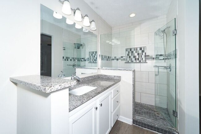 Building Photo - Updated Ranch with Deck in Pike Twp