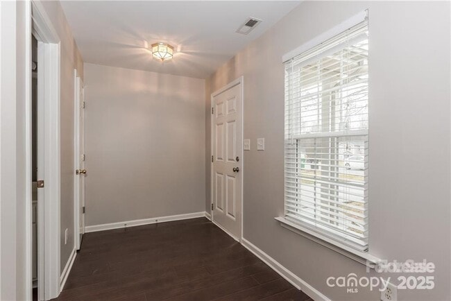 Building Photo - 231 Woodlynn Dr