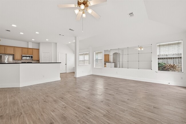 Building Photo - 3143 Oakwood Run Dr