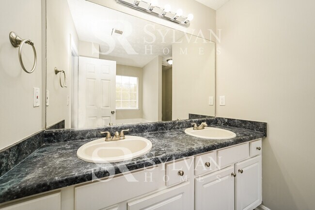 Building Photo - Your dream home is waiting for you. Hurry and Lease today!