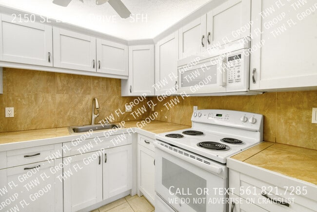 Building Photo - 2150 SE Edler Dr