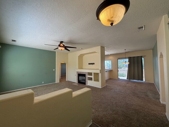 Building Photo - Contemporary 3 Bedroom 2 Bathroom Home Located In NW Albuquerque!