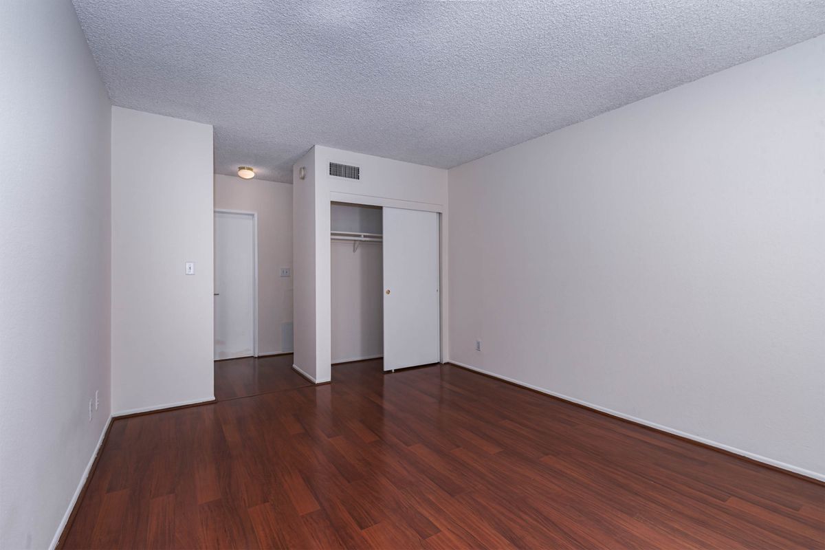 Building Photo - 355 S Madison Ave