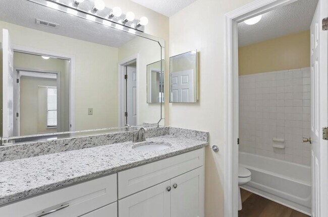 Building Photo - 310 Granville Ct