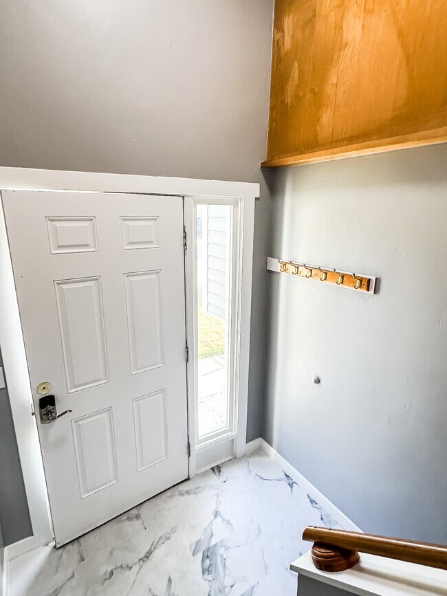 Building Photo - 1545 Barbara Cir