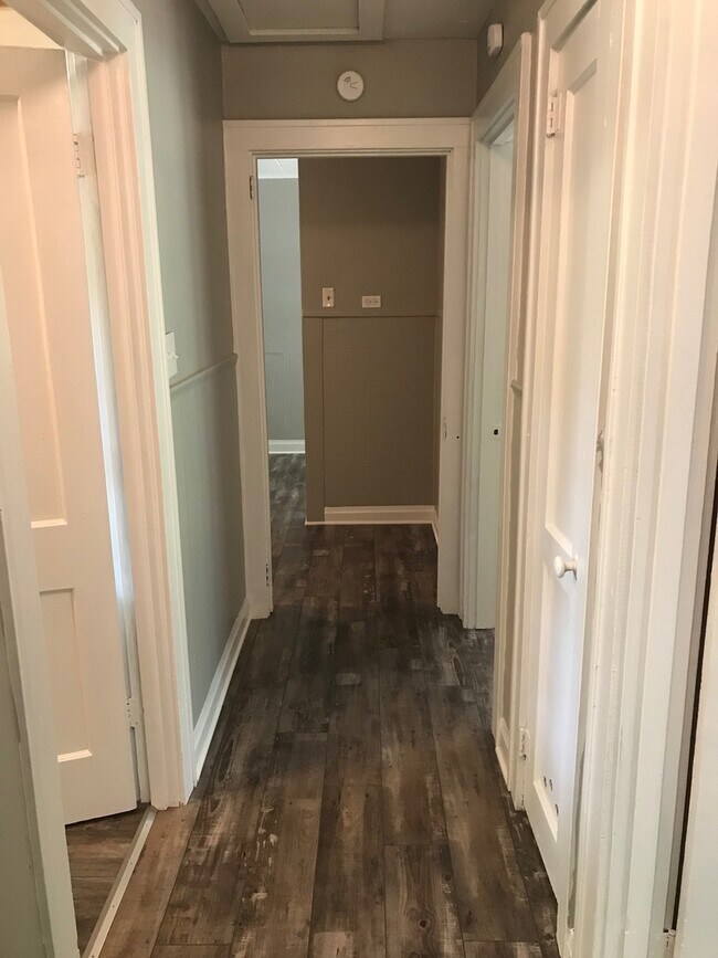 Building Photo - AVAILABLE NOW!